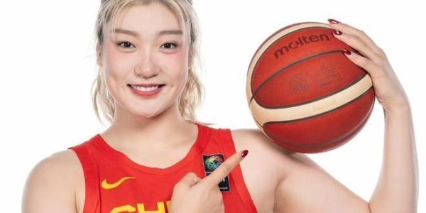 kaiyun体育app-知三当三，离队女篮，李梦为何还有15代言？谁注意她场边换衣举动