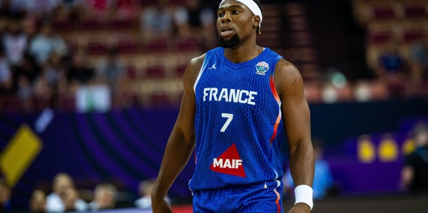 开云-稳定发挥！亚布塞莱5中2&amp;amp;amp;三分3中1拿到6分7篮板2助攻2抢断