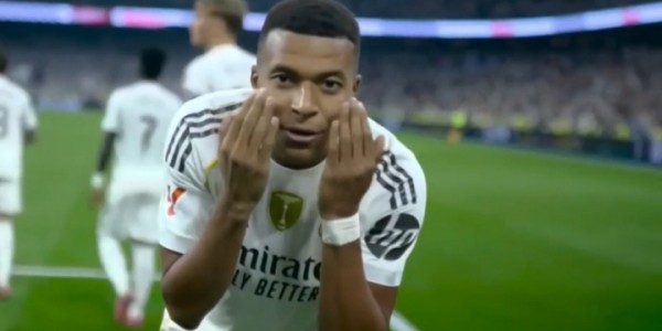 姆巴佩进球后双手拭面引发热议，全新庆祝动作暗藏深意？