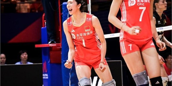 杨昊发文透露女排近况！时差+饮食成头号敌人，球迷建议轮换阵容