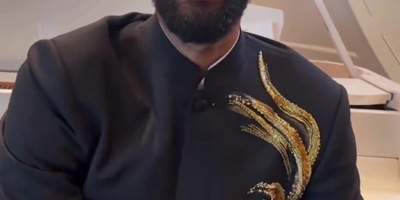 开云入口-泡椒晒变装视频！还尝试用中文：法拉利老了也是法拉利！