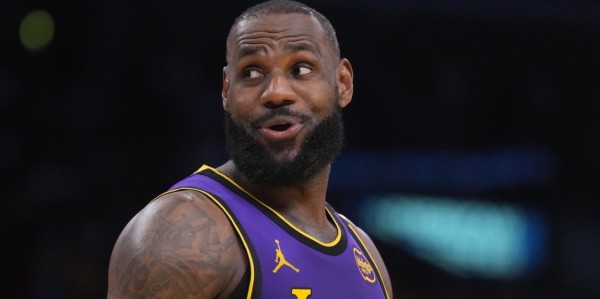 开云入口-科比前队友、湖人连冠成员：詹姆斯是历史第一人！