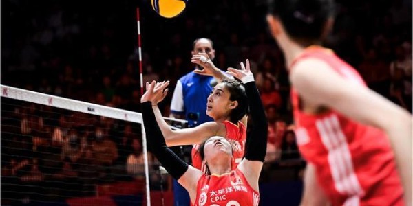 杨昊发文透露女排近况！时差+饮食成头号敌人，球迷建议轮换阵容