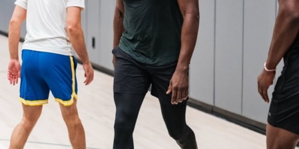 kaiyun体育app-勇士队自媒体发布巴特勒与追梦联合训练瞬间 激情对练中击掌彰显默契