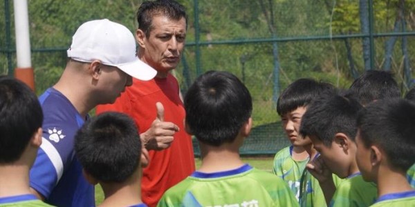 开云官方-挑战川超群雄！德阳队亮出“国际牌”：西班牙名帅尼诺出任技术顾问